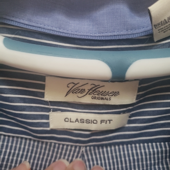 Van Heusen button down - Picture 5 of 5